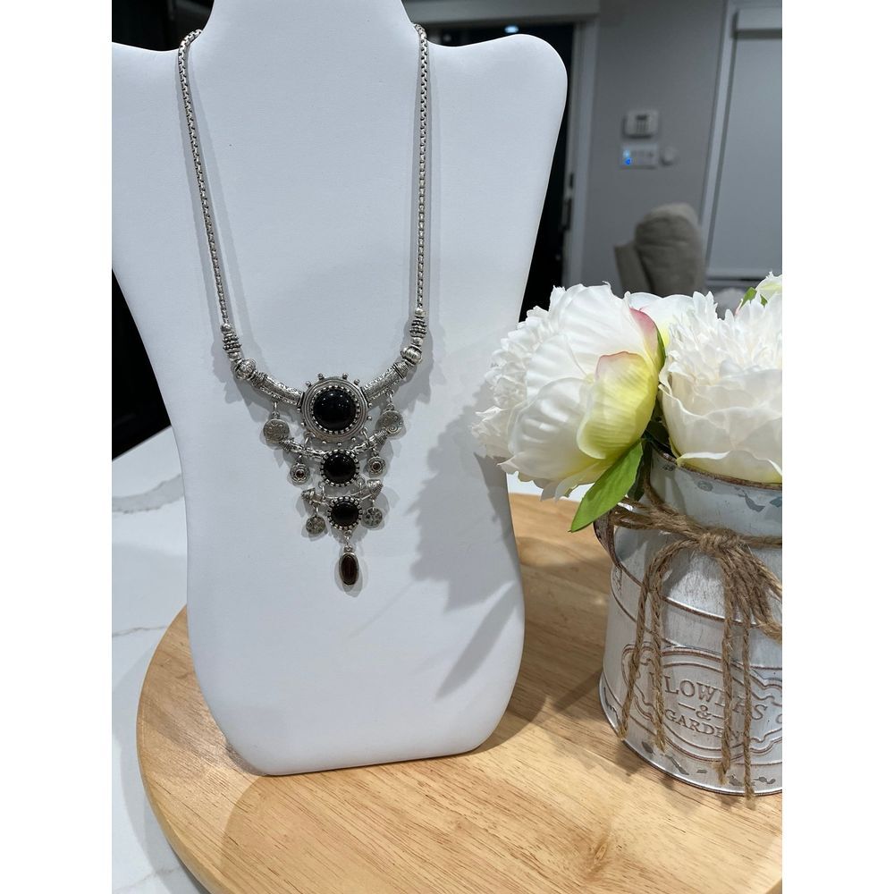 Vintage Necklace silver colored with‎ black stones